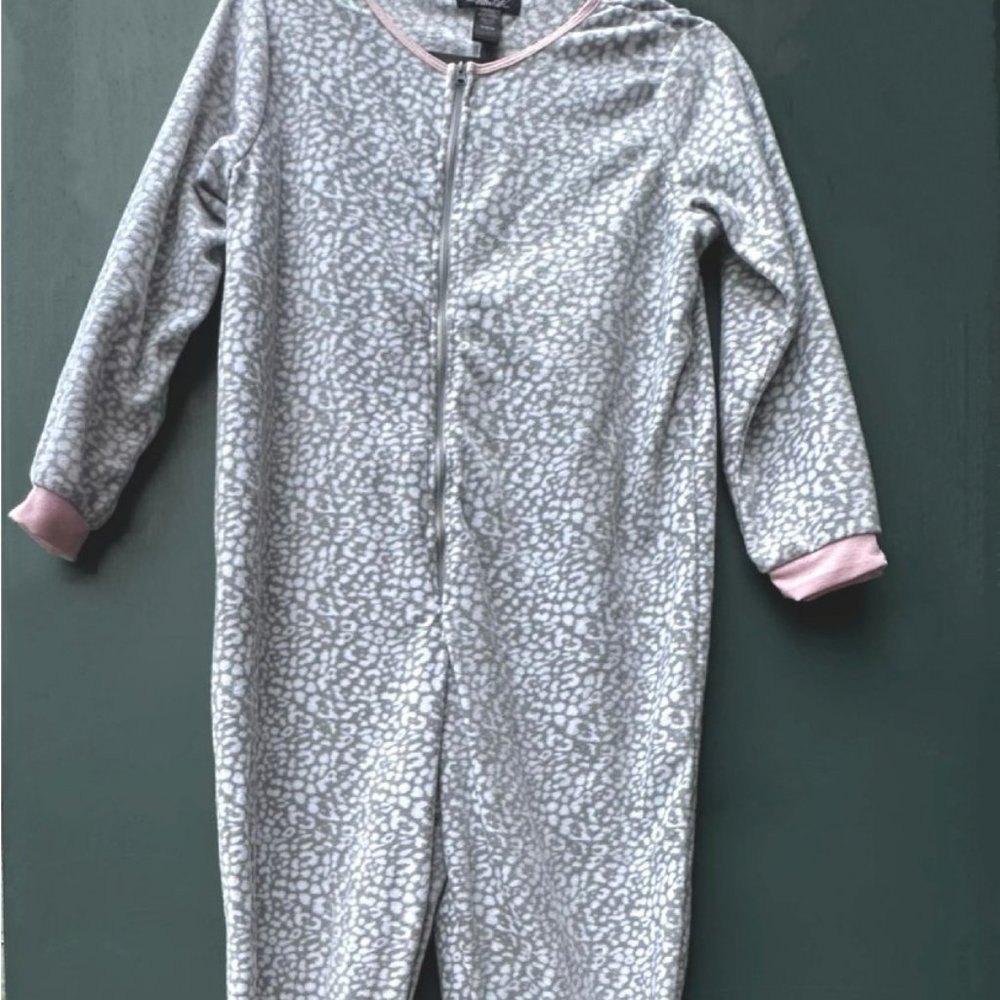 Women's Pajamas, NEVER WORN One-Piece with Feet, Gray & Pink Size M by Rene Rofe